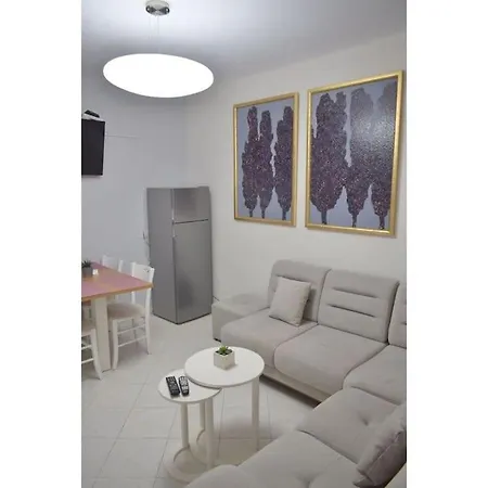 Qerret Apartment Golem (Tirana)